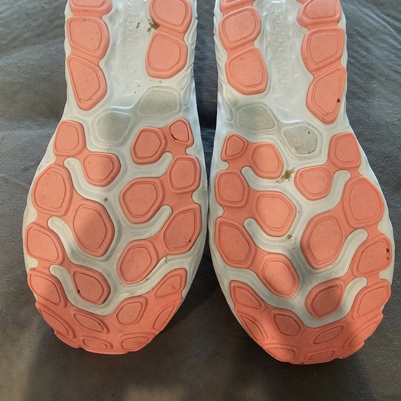 Women's New balance fresh foam tennis shoe - Picture 4 of 4